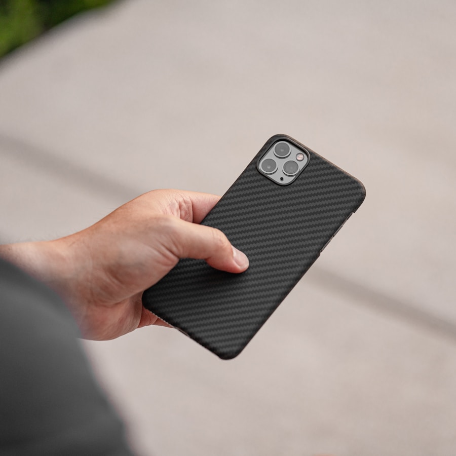 Farklı renklerde premium telefon kılıfları